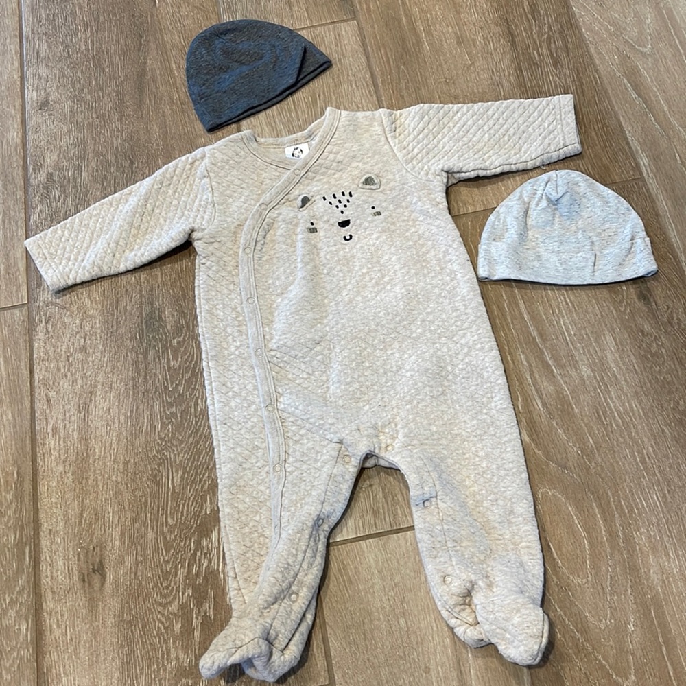 Gerber Onesie 6-9 Month & Two Hats 0-6